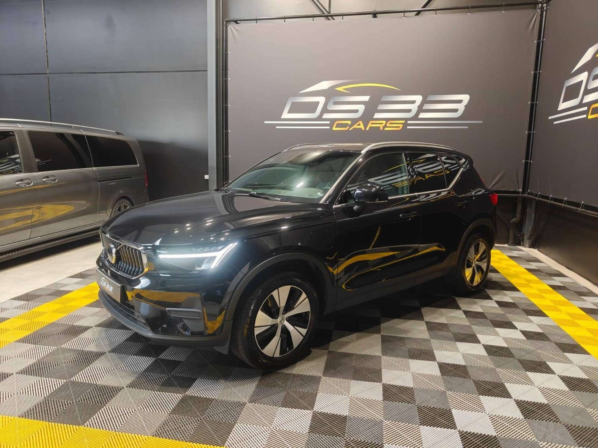 Volvo XC40 1.5 T4 PHEV 211pk CORE SOH 92,30% / LED/Zetel+Stu, Auto's, Automaat, Dealer onderhouden, Stof, Gebruikt