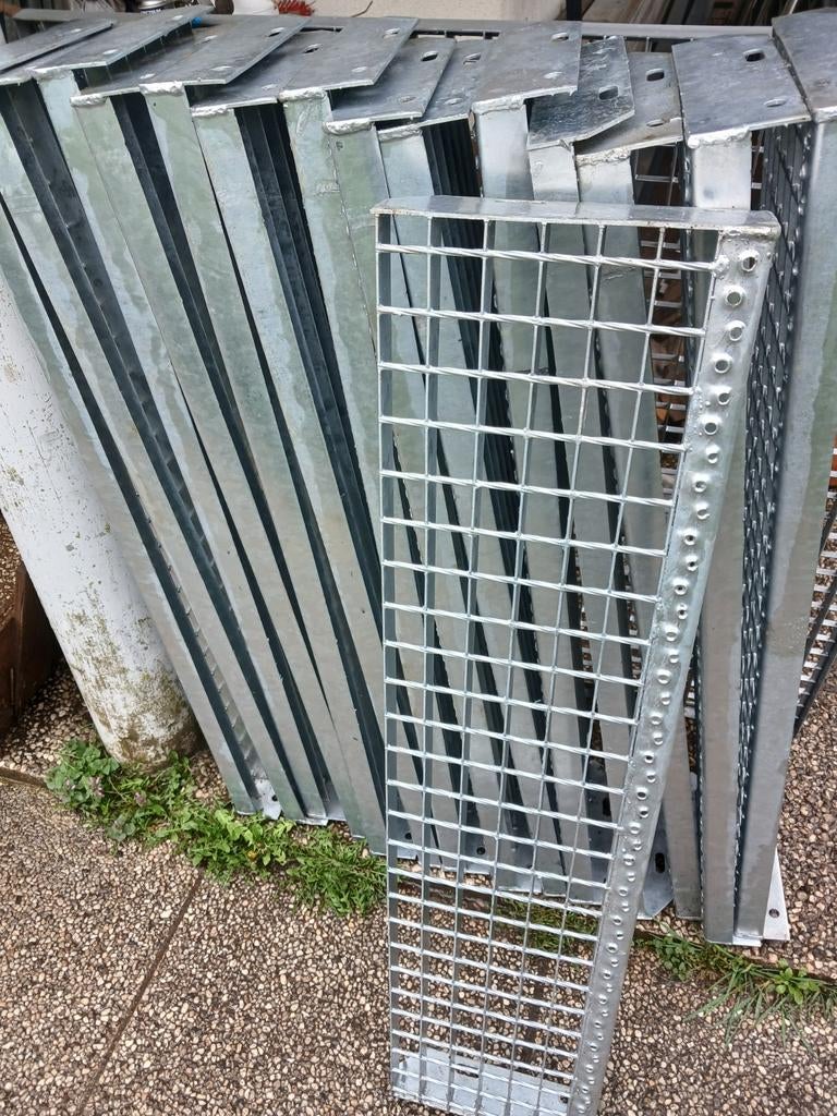 traptrede traptreden tredes  trede  treden gegalvaniseerd, Doe-het-zelf en Bouw, Ophalen of Verzenden