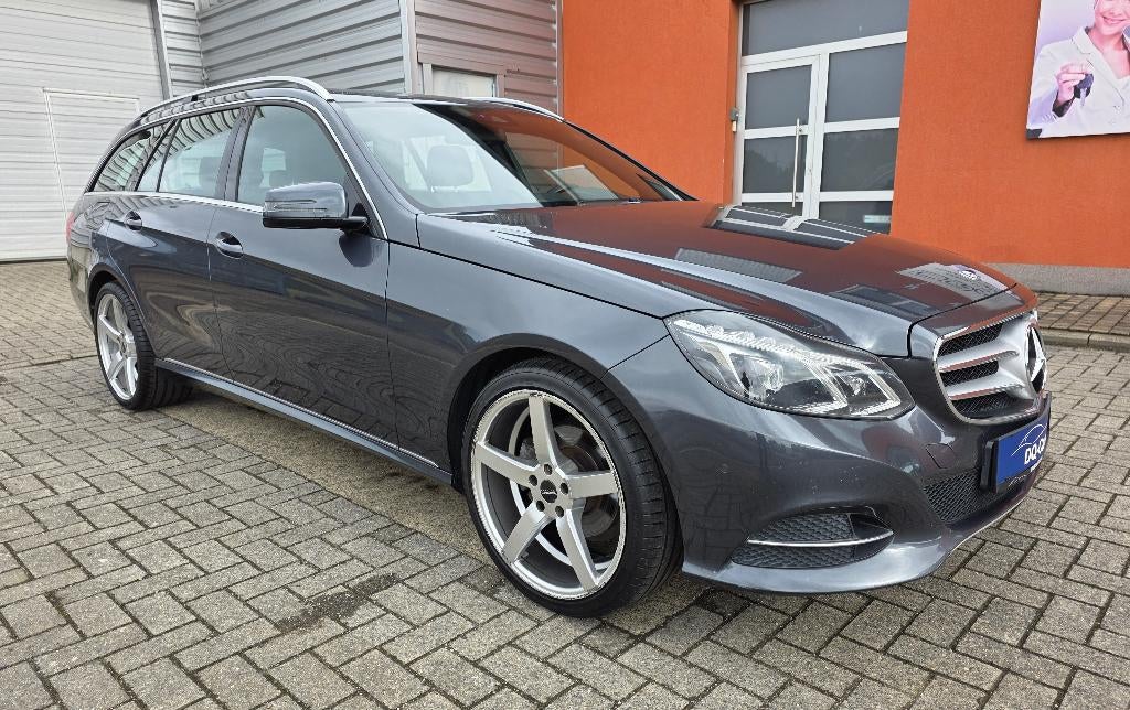 Mercedes-Benz E 220 d - Avantgarde - Automatique, Autos, Achat, 140 g/km, Entreprise, Carnet d'entretien