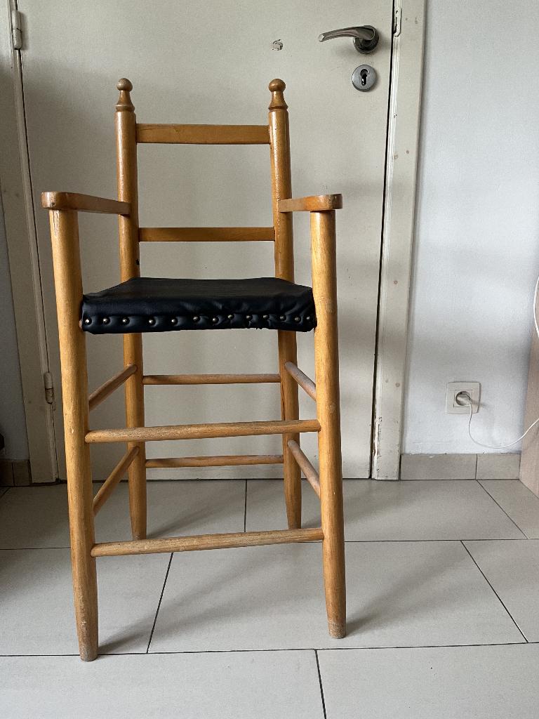 Hoge houten zitstoel KIND, Ophalen, Zwart, Eén, Leer
