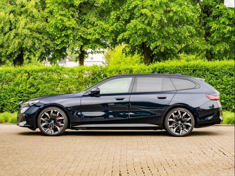BMW i5 eDrive40 Touring/M-Sport Pro, Automaat, Zwart, 340 pk, Zwart