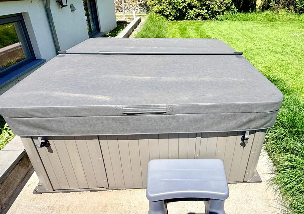 Spas en très bon etat - Systeme Balboa - 5 personnes - 2,2m, Enlèvement, Comme neuf, Escalier