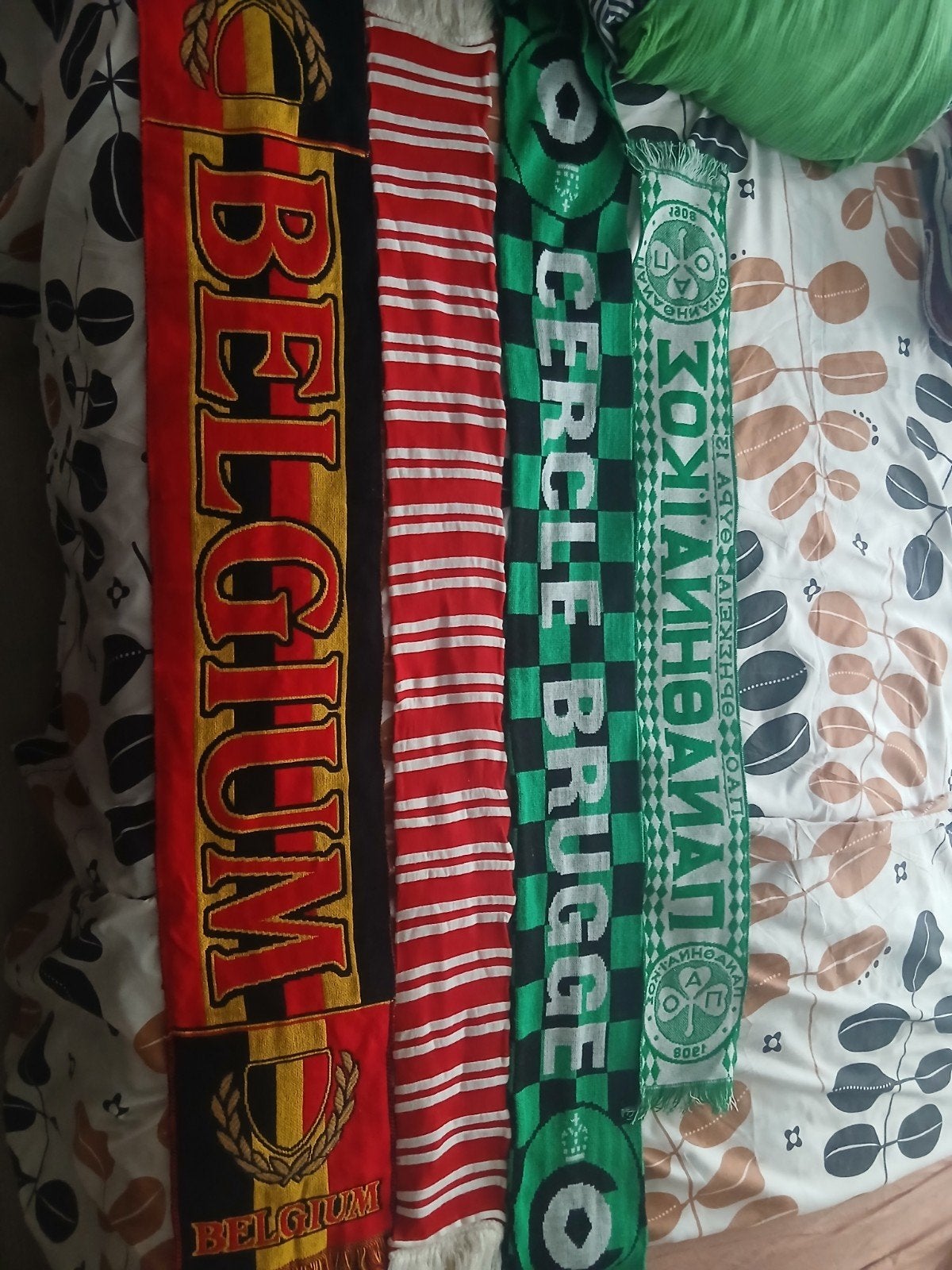 écharpes de foot, Antiquités & Art, Tapis & Textile