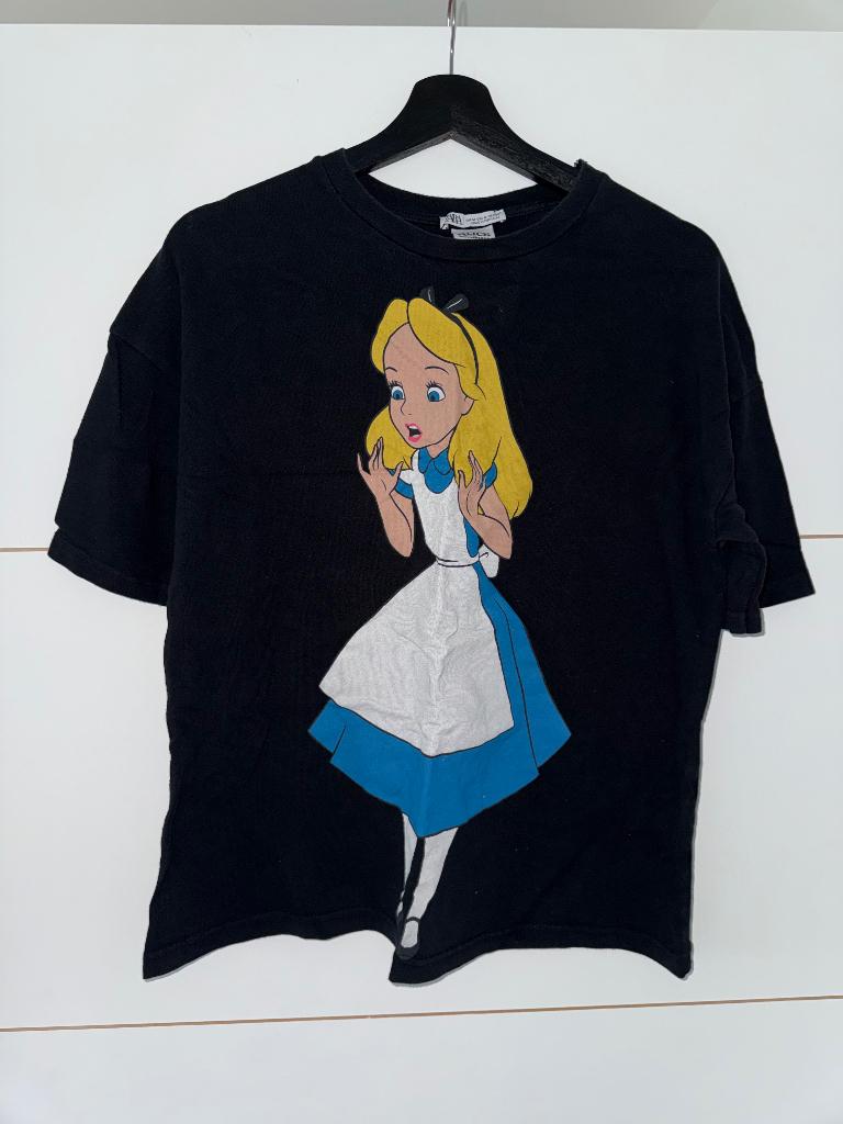 T-shirt Zara noir avec Alice, Maat 38/40 (M), Ophalen of Verzenden, Zo goed als nieuw, Korte mouw