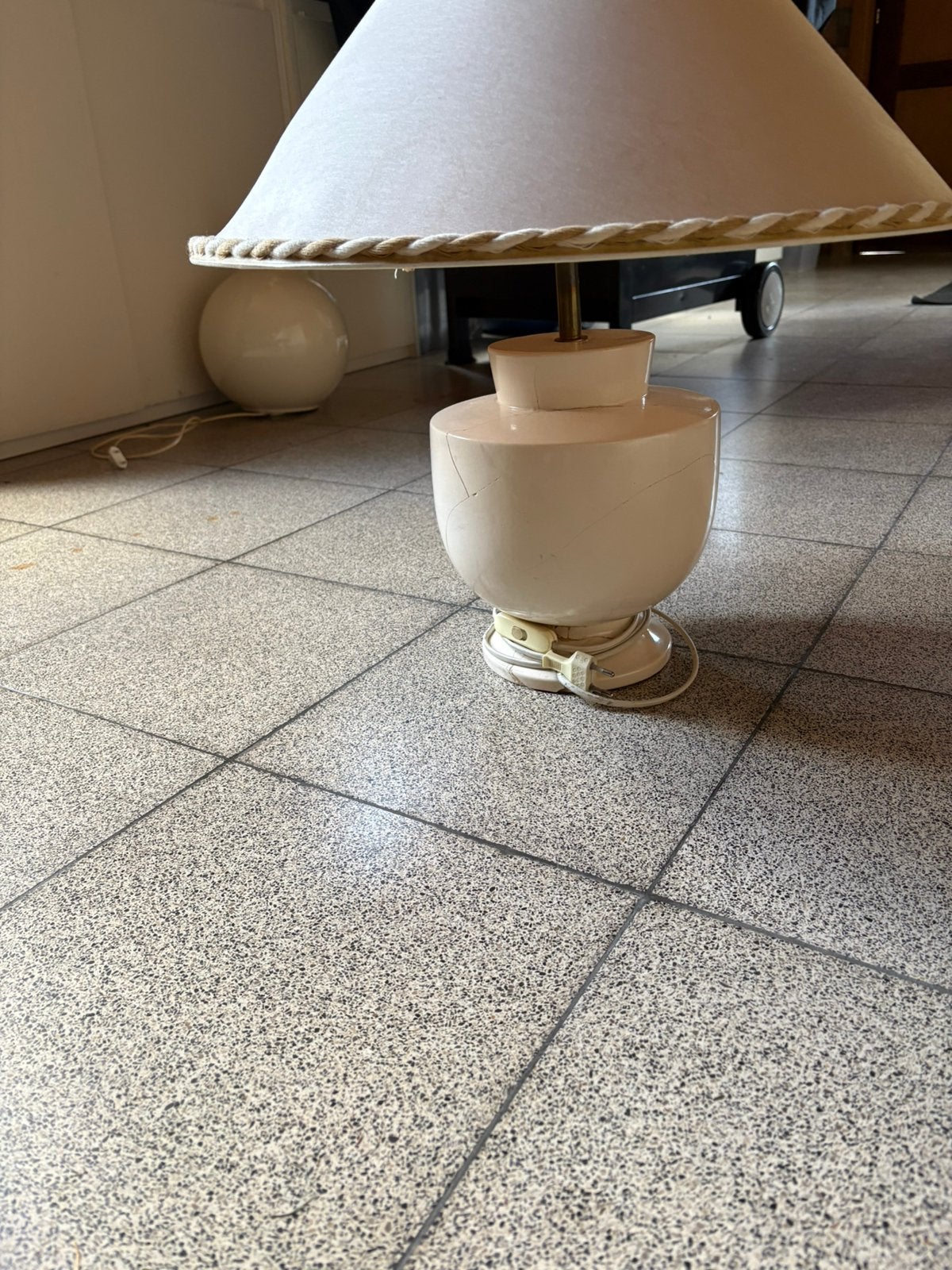 Beschadiging aan lamp, Ophalen, Gebruikt, Steen/keramiek, Met schakelaar