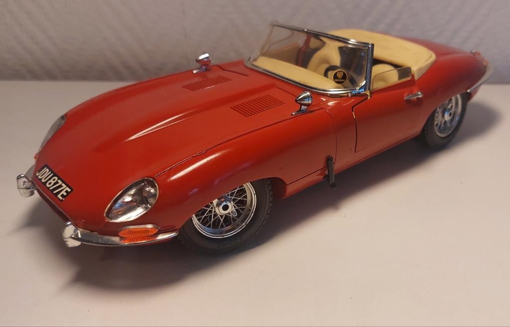 Jaguar Type E cabriolet rood Burago, Enlèvement, Utilisé, Voiture, Burago