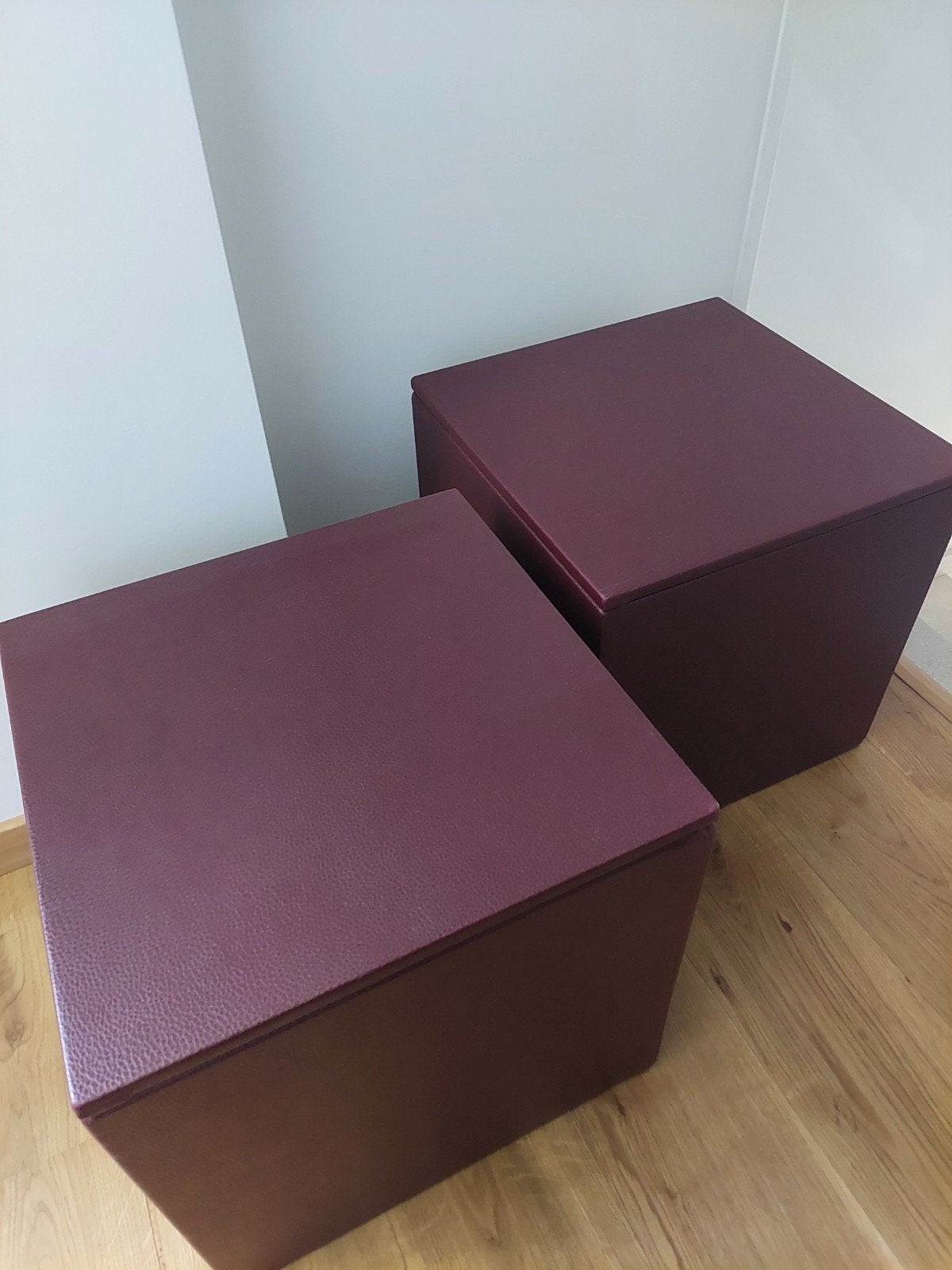 Boîte de rangement de couleur bordeaux, Enlèvement