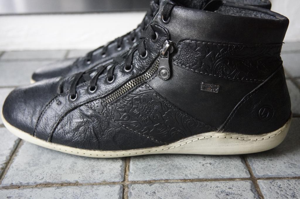Chaussures montantes en cuir   pointure 45, Kleding | Heren, Schoenen, Zwart, Remonte, Ophalen of Verzenden, Gedragen