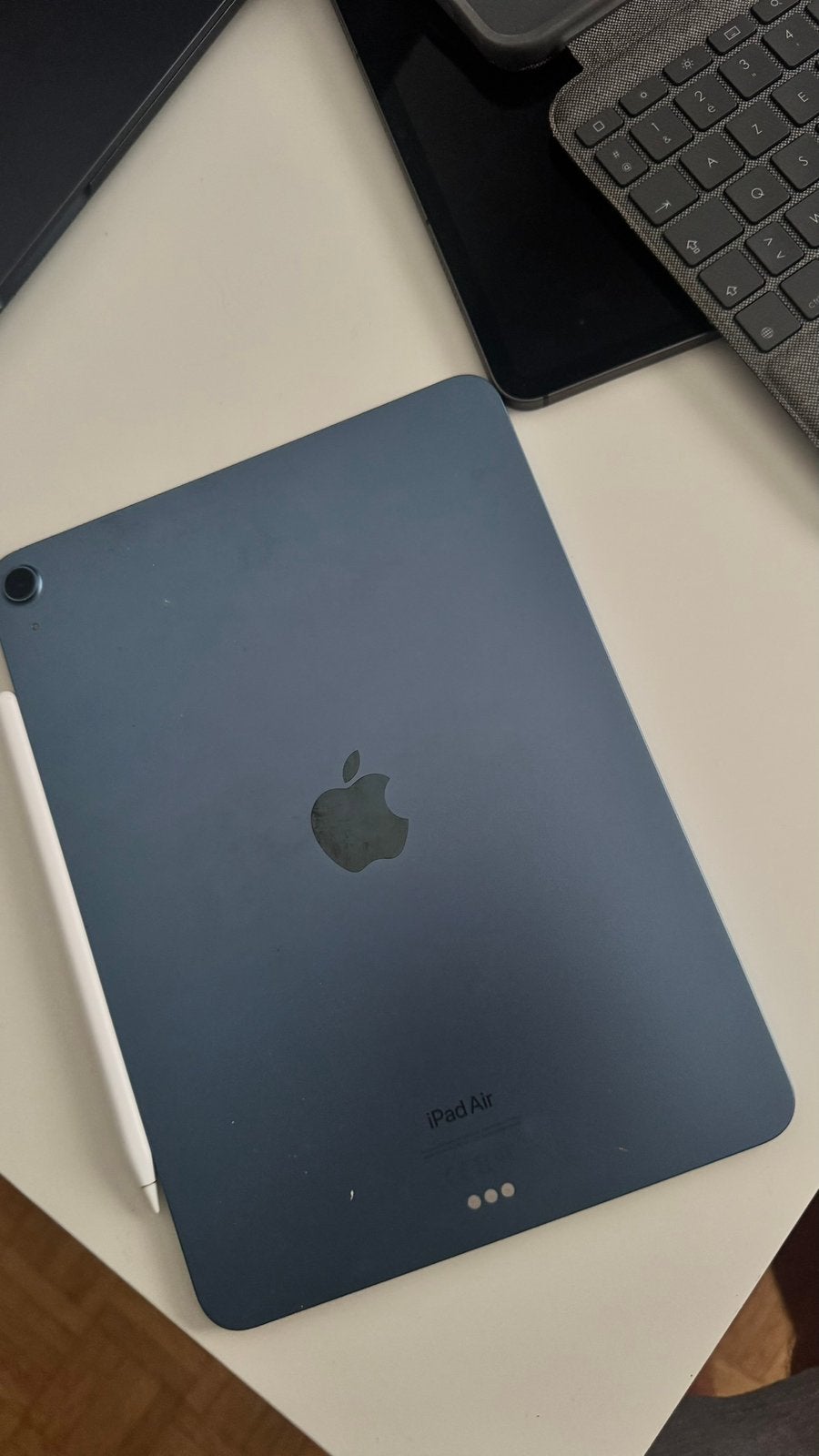 iPad Air 5 M1 256 Go (2022) + Apple Pencil 2 + clavier, Enlèvement ou Envoi, 11 pouces, Apple iPad Air, Comme neuf