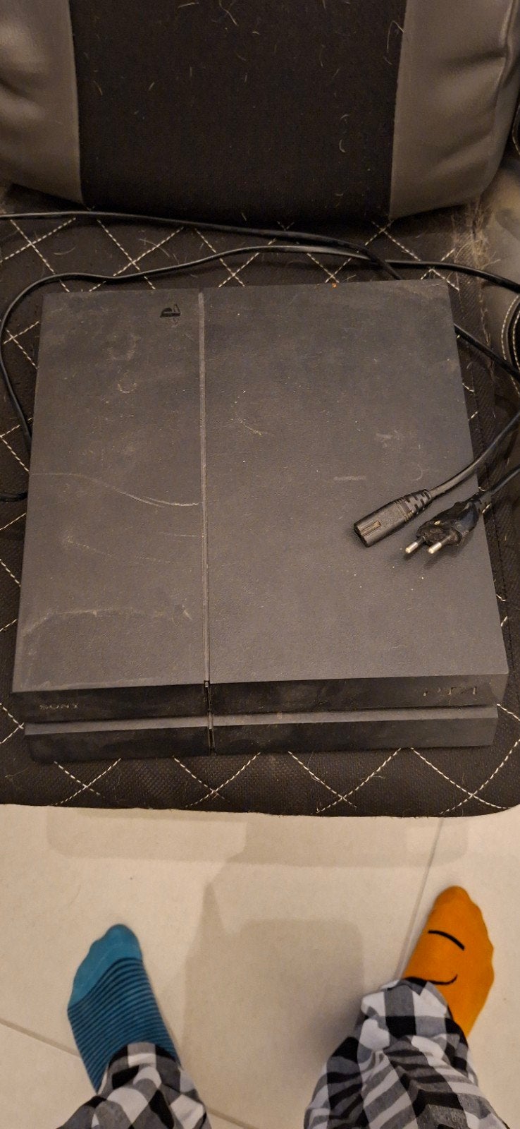 Ps4 (volledig gereset) te koop met 2 controllers, Ophalen, Zo goed als nieuw, Met 2 controllers