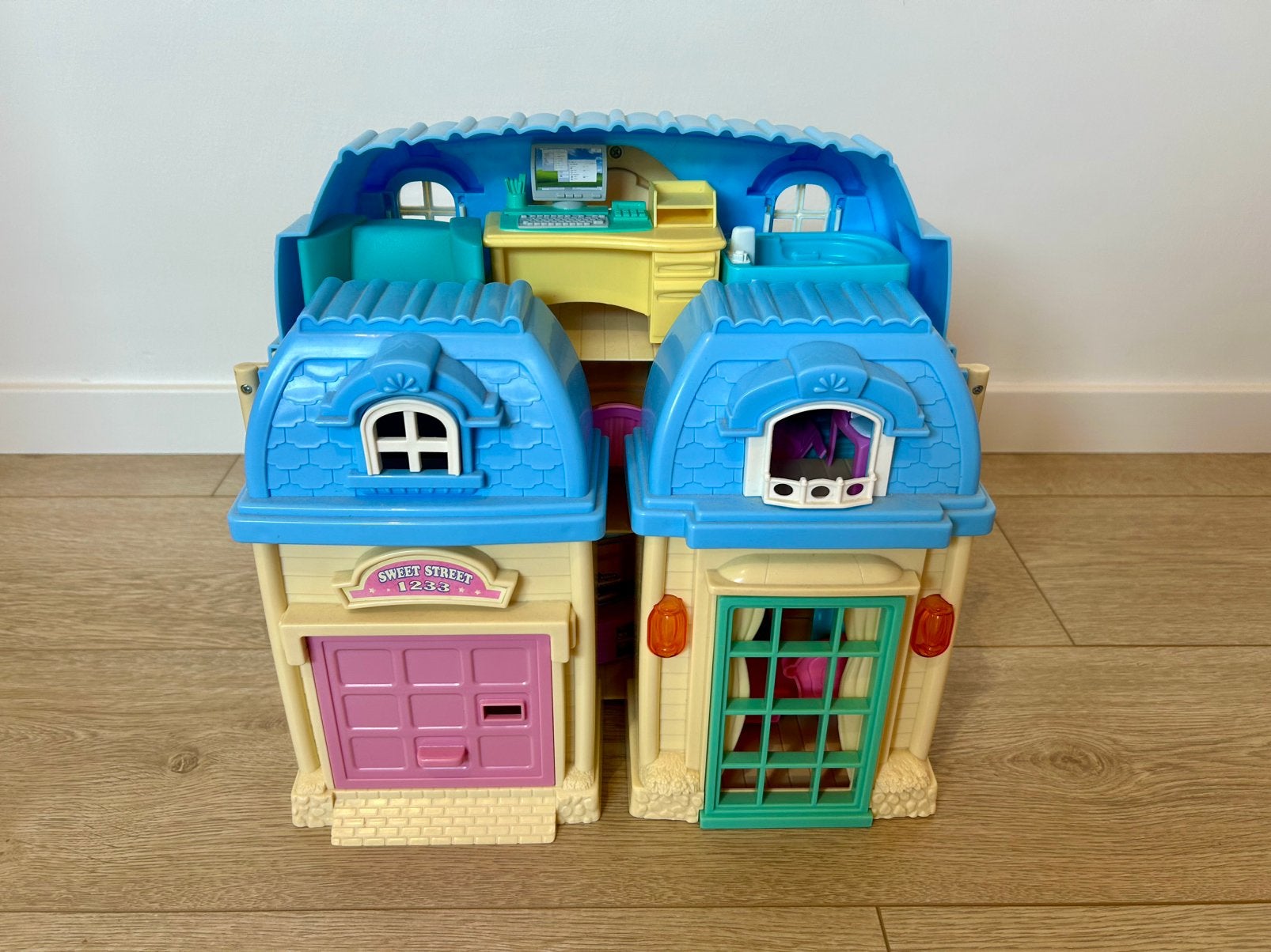Retro poppenhuis, Kinderen en Baby's, Ophalen, Zo goed als nieuw, Poppenhuis