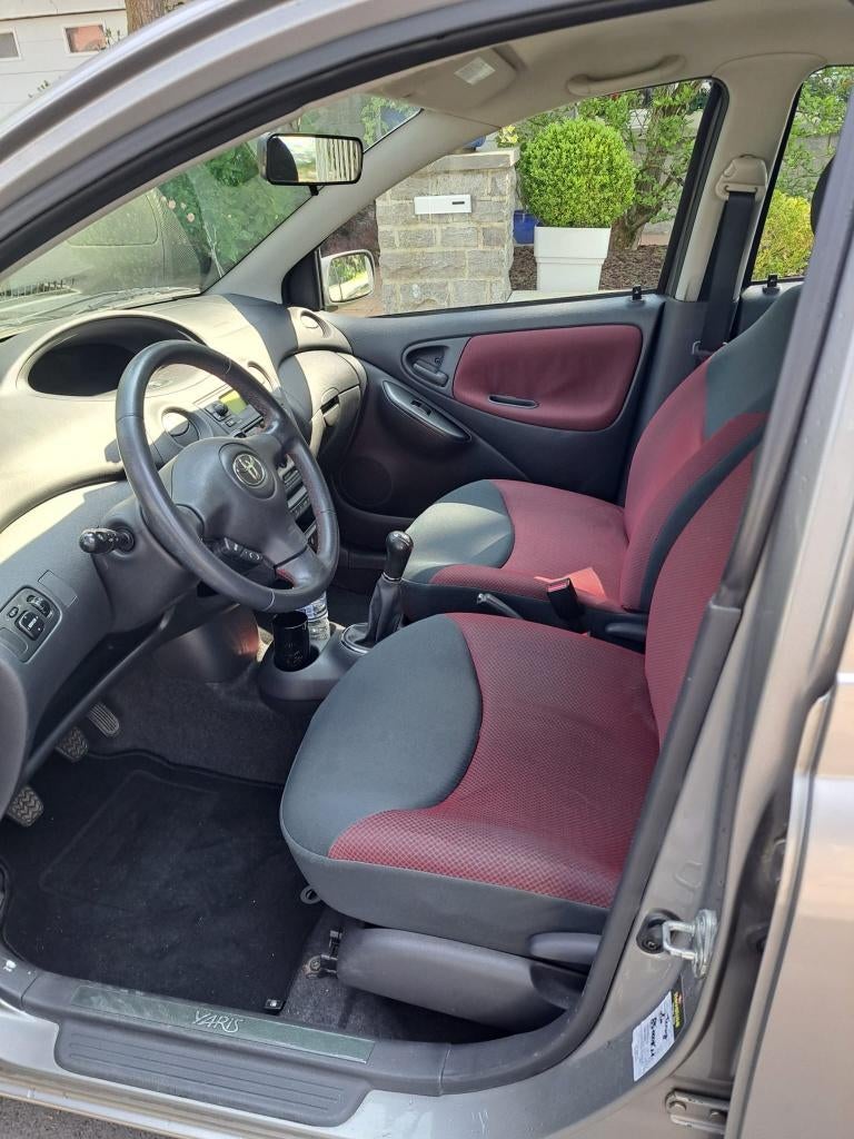 Toyota Yaris,️9️⃣4️⃣0️⃣0️⃣0️⃣️ km, Autos, Argent ou Gris, Achat, 5 portes, Particulier