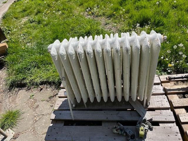 Beau radiateur vintage en fonte avec motif décoratif, Enlèvement, Utilisé, Radiateur, 30 à 80 cm