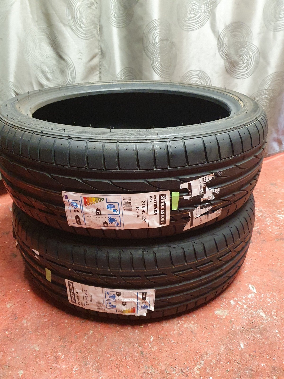 2 NIEUWE 215/45/20 95W Bridgestone sterrenbanden, Ophalen, Nieuw