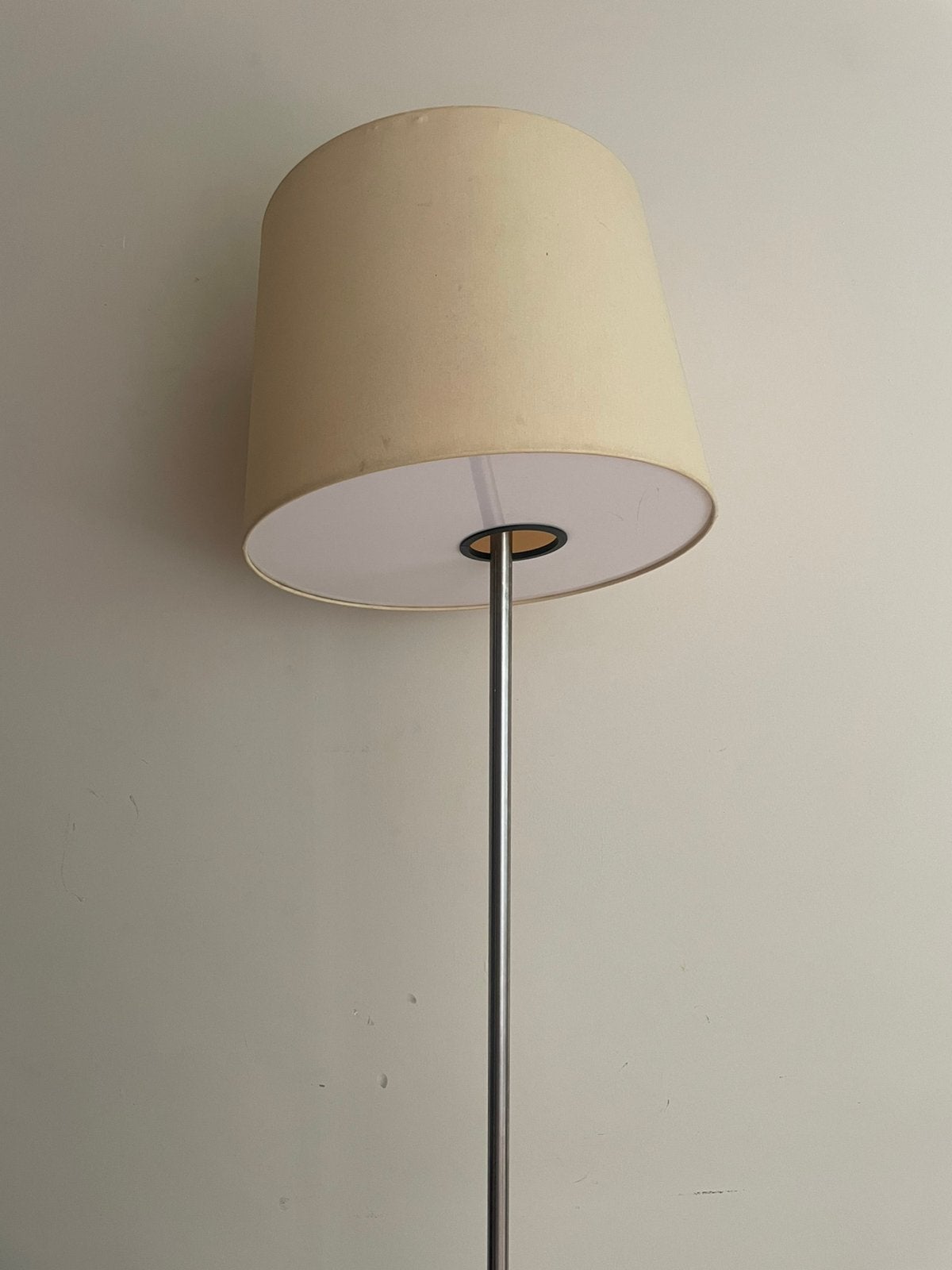 Design vloerlamp OFF – moderne staande lamp, Ophalen of Verzenden, Zo goed als nieuw