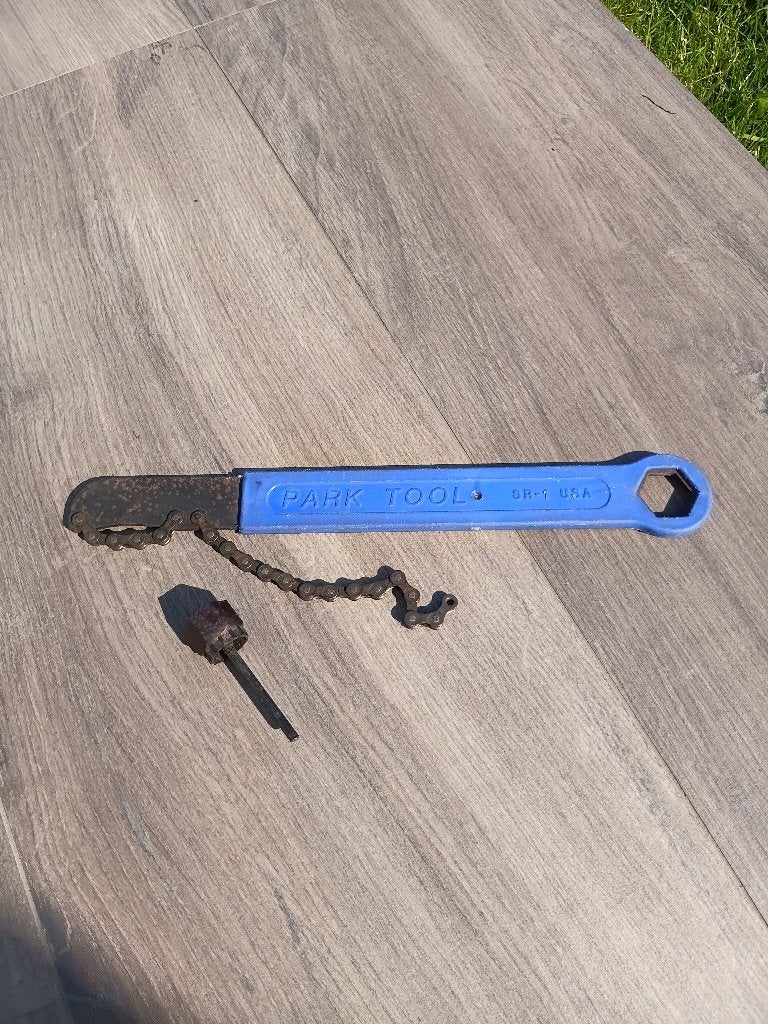 FOUET A CHAINEVELO ET DEMONTAGE ET ENTRETIENS DE CASSETTE, Enlèvement, Comme neuf