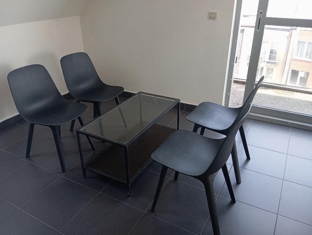 4 zwarte eetstoelen, €20, Ophalen, Gebruikt, Zwart