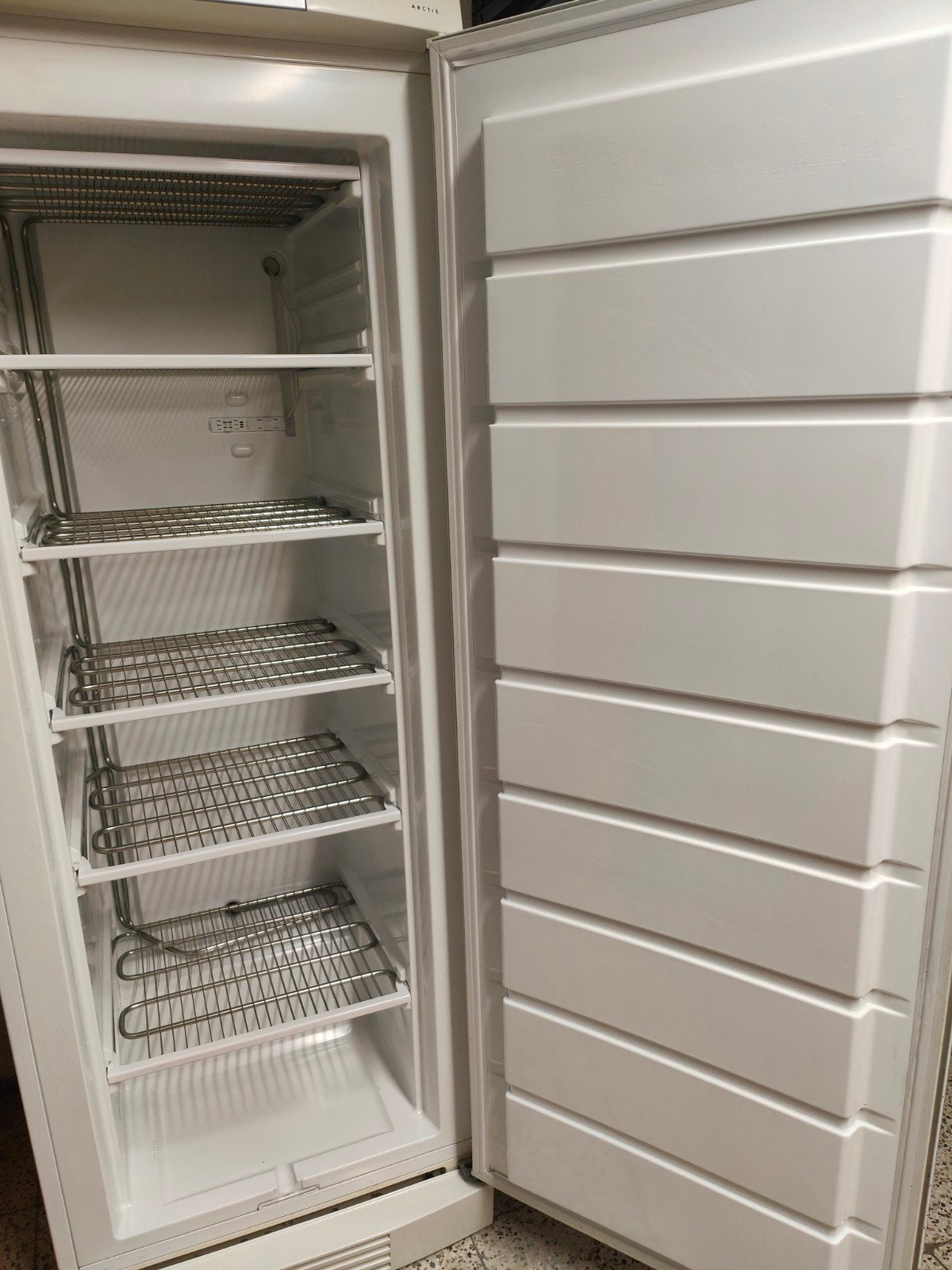 Congélateur vertical AEG de la gamme ARCTIS 195litres, Ophalen, Vrieskast