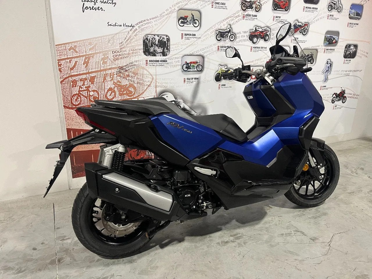 Honda ADV350 SUV scooter in nieuwstaat (BTW moto) (bj 2024), Scooter, Bedrijf, 350 cc, 12 t/m 35 kW