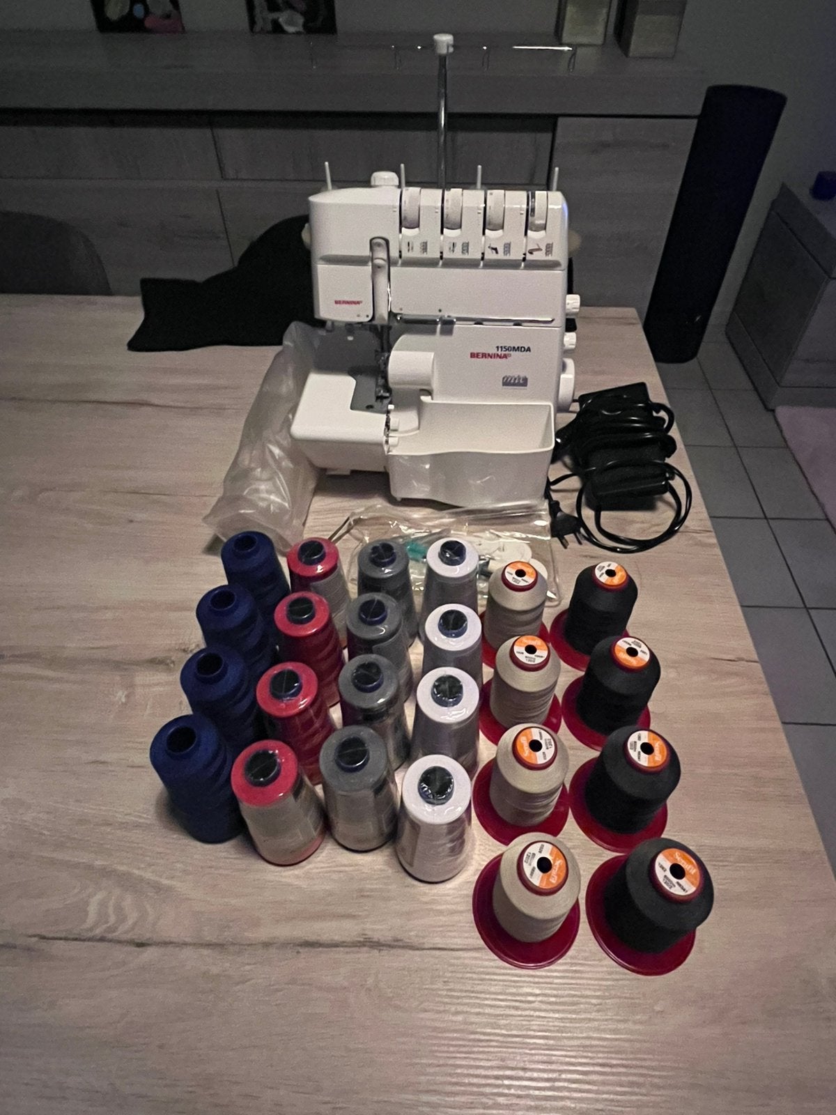 Overlock Bernina + starterspakket, Enlèvement, Comme neuf