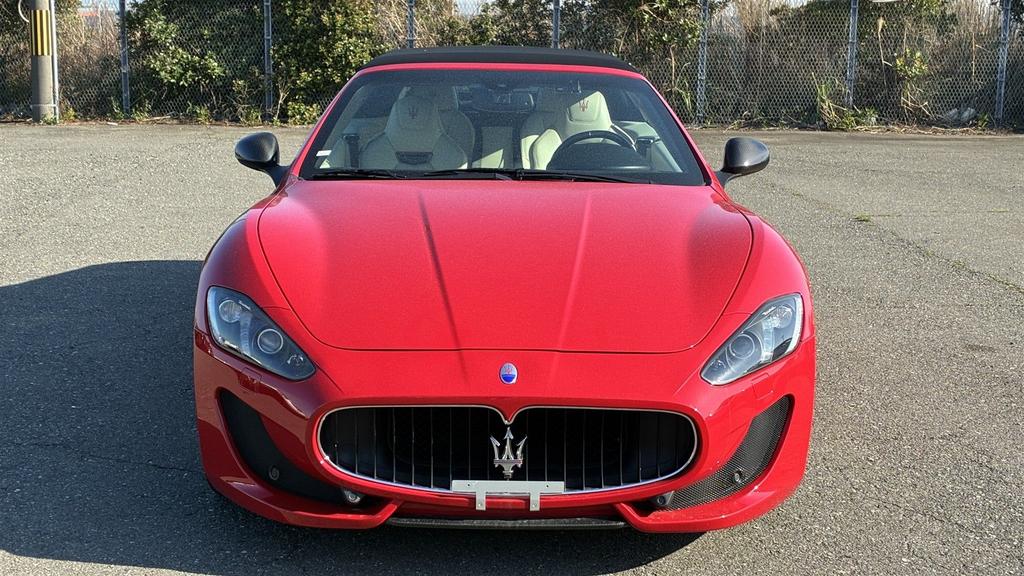 Maserati GranCabrio Sport 4.7L 2015 Uniek & Mooi (BTW AUTO), Auto's, Automaat, Cabriolet, Bedrijf, Grijs