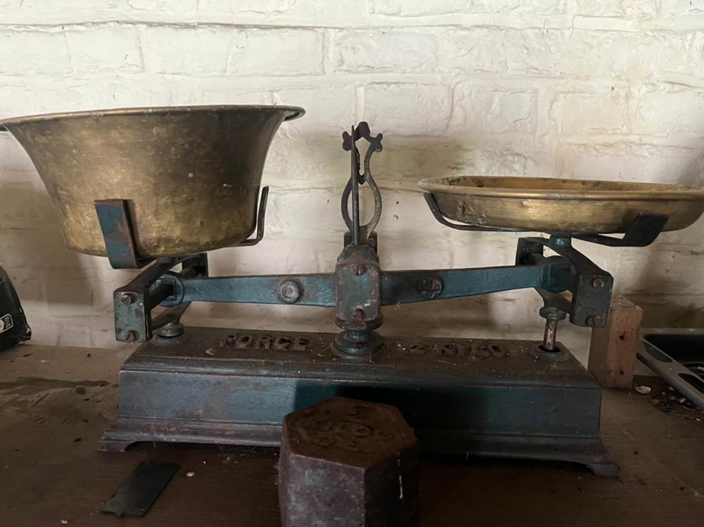 Oud gereedschap voor een bakkerij, Ophalen
