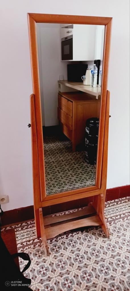 Grand miroir sur pieds, Enlèvement, Utilisé