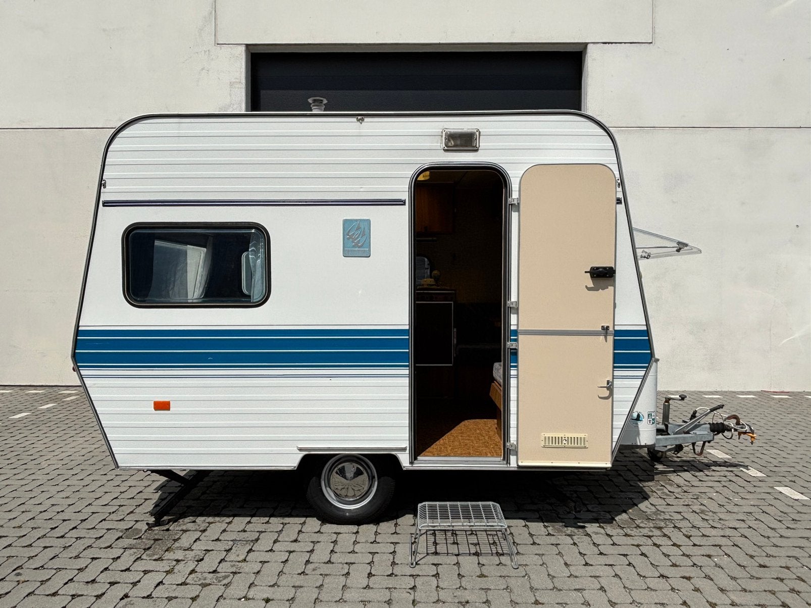Mooie en keurig onderhouden knaus caravan uit 1980 te koop., Caravans en Kamperen, Standaardzit, Bedrijf, Kachel, 500 - 750 kg