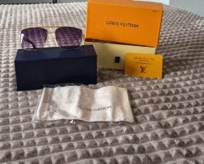 gloednieuwe kwalitatieve goude Louis Vuitton zonnebril, Bijoux, Sacs & Beauté, Neuf, Autres marques, Enlèvement ou Envoi, Autres couleurs
