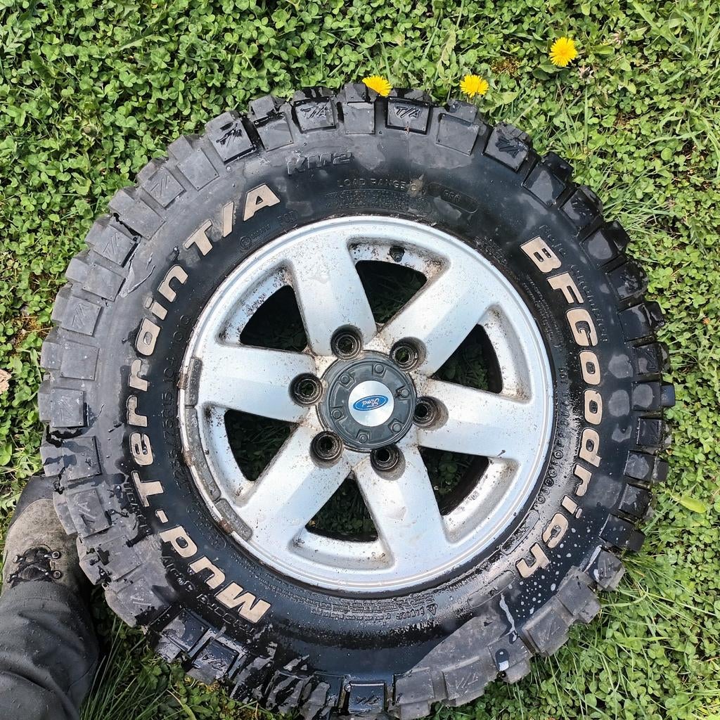4 pneus bf goodrich Mud terrain 235/75r15 + jantes, Auto-onderdelen, Banden en Velgen, Band(en)