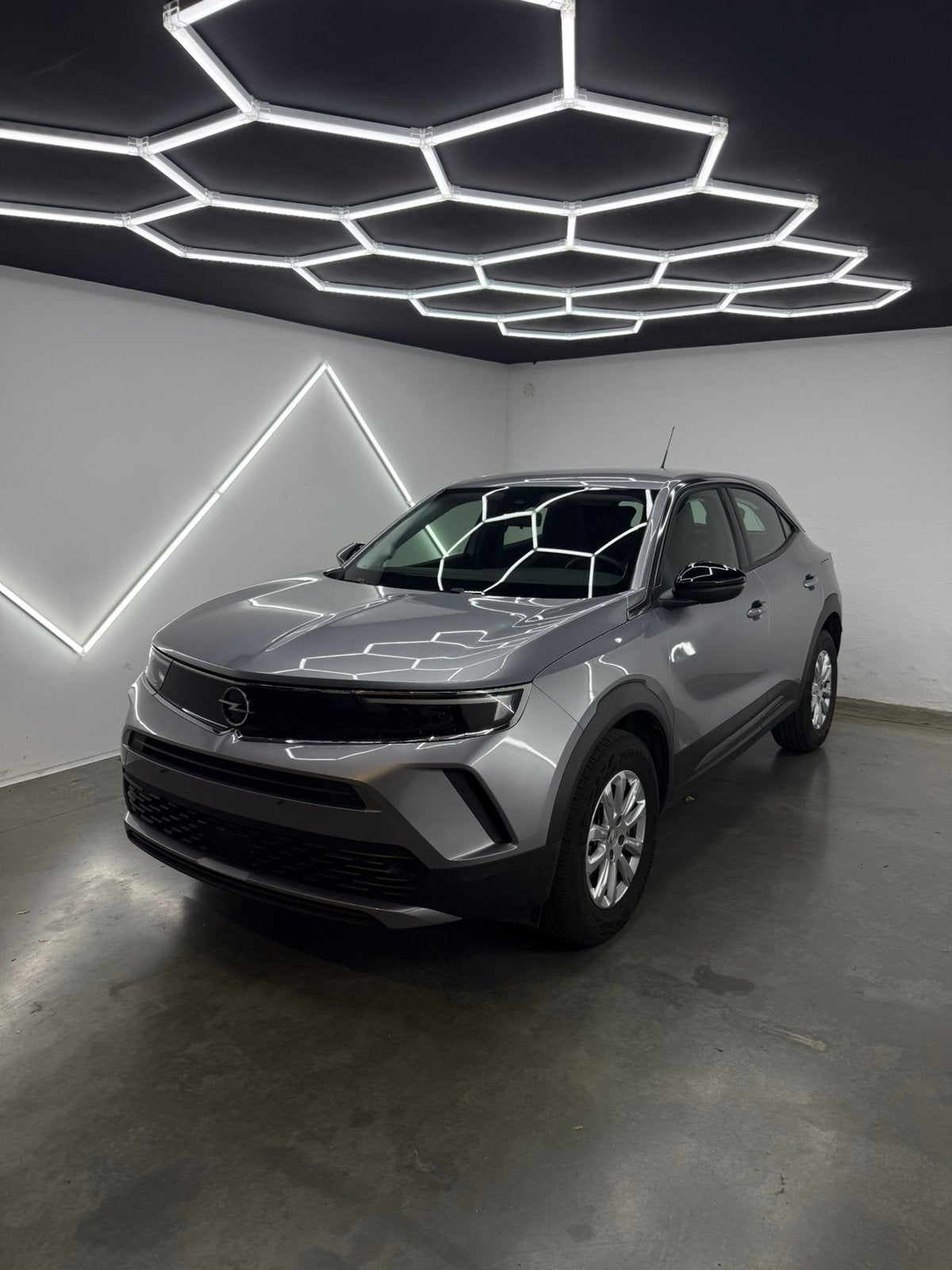 Opel Mokka| 2024| SLECHTS 11.563KM| NIEUWSTAAT| GARANTIE, Auto's, Dealer onderhouden, Stof, 360° camera, 124 g/km