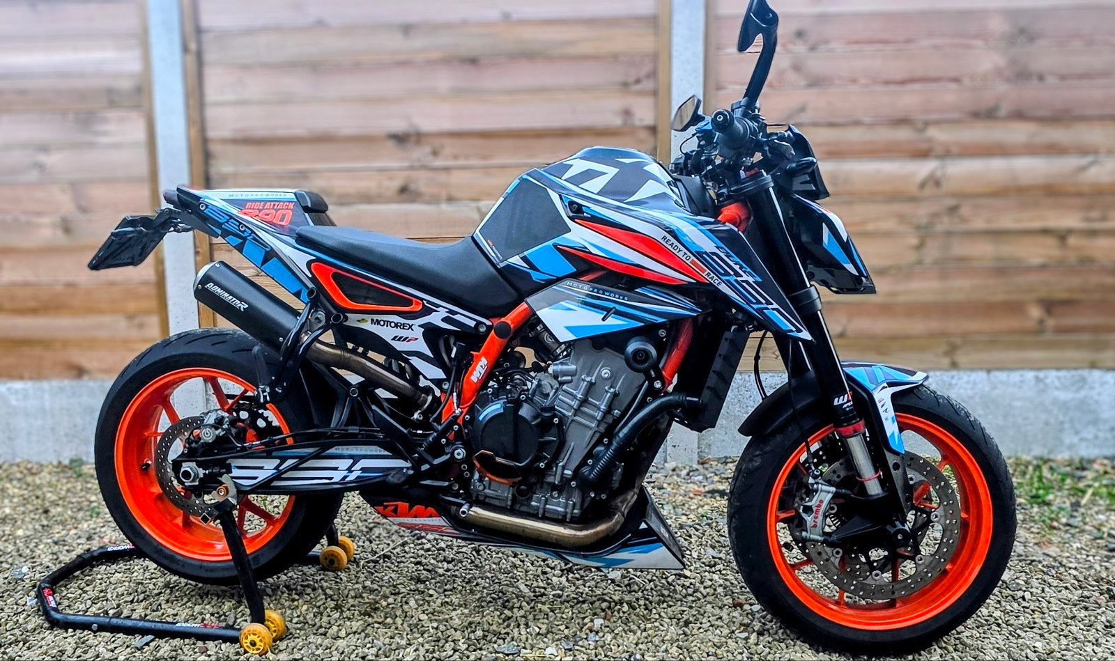 KTM 890 Duke R – 2023 – 7 554 km – Stage 2 – Ligne Dominator, Motoren, Occasion, Particulier