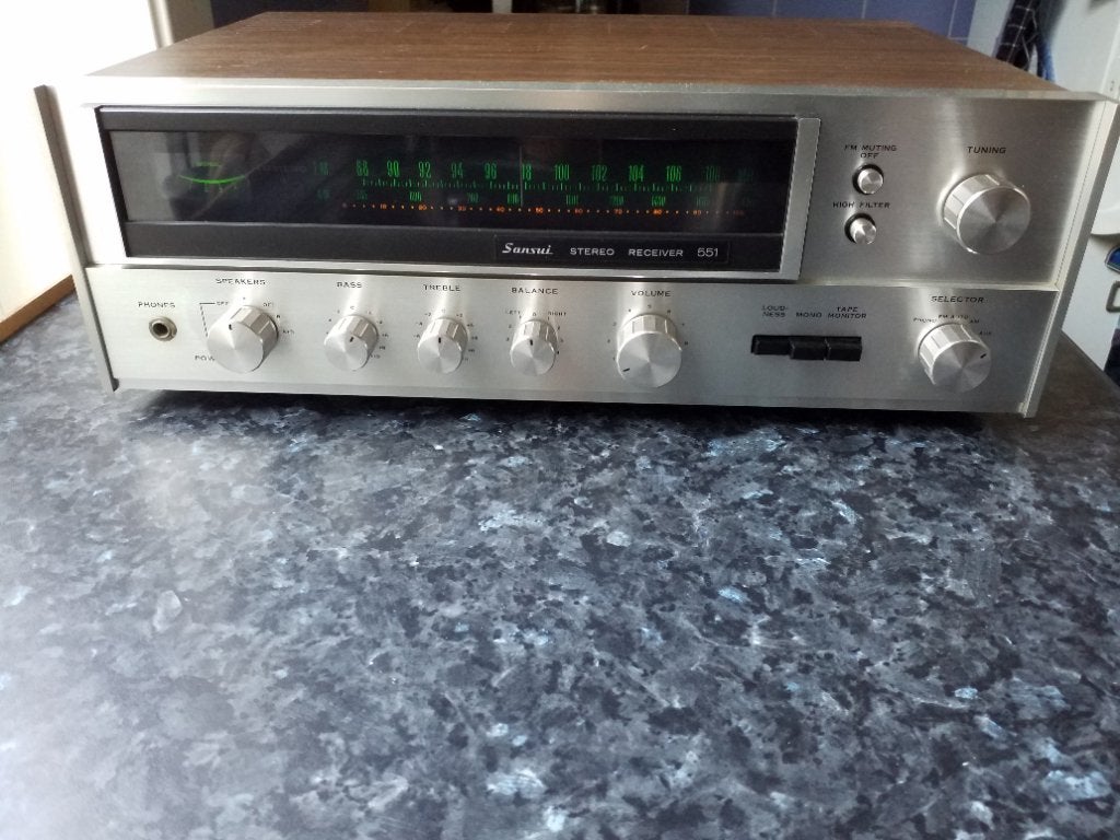 SANSUI 551 , versterker + receiver , speelt perfekt, TV, Hi-fi & Vidéo, Amplificateurs & Ampli-syntoniseurs, Enlèvement, Comme neuf