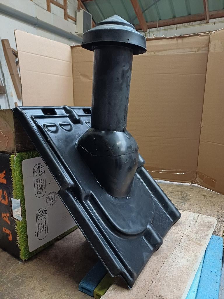 dakdoorvoer, Doe-het-zelf en Bouw, Dakpannen en Dakbedekking, Ophalen, Kunststof, Zwart, Zo goed als nieuw