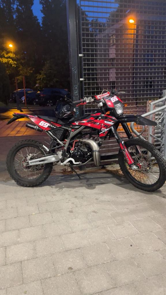 Fantic XM50 ‘22 GEREVISEERD Lees beschrijving, Fietsen en Brommers, 6 versnellingen, Gebruikt, 50 cc, Ophalen