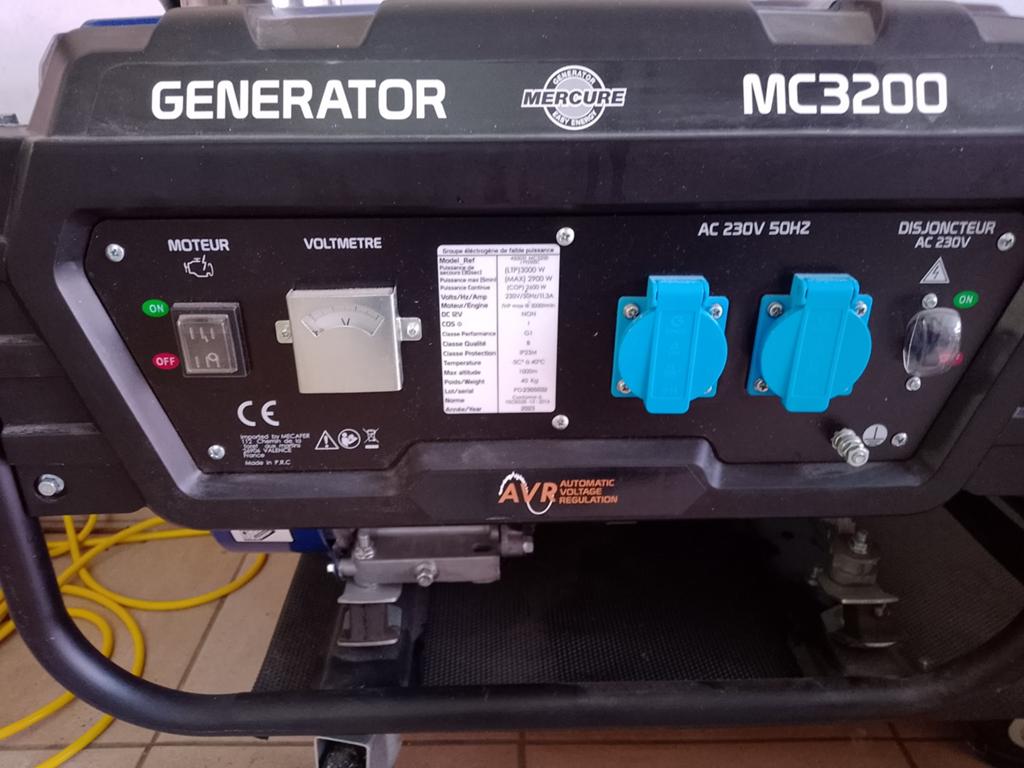 Generator, Doe-het-zelf en Bouw, Aggregaten, Ophalen, Benzine, Nieuw, Geluidgedempt