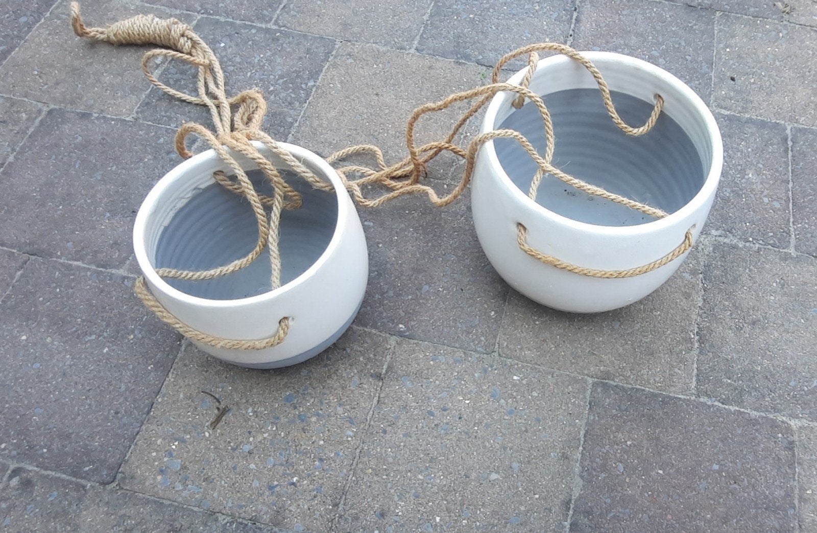 Hangende plantenbakken, Ophalen