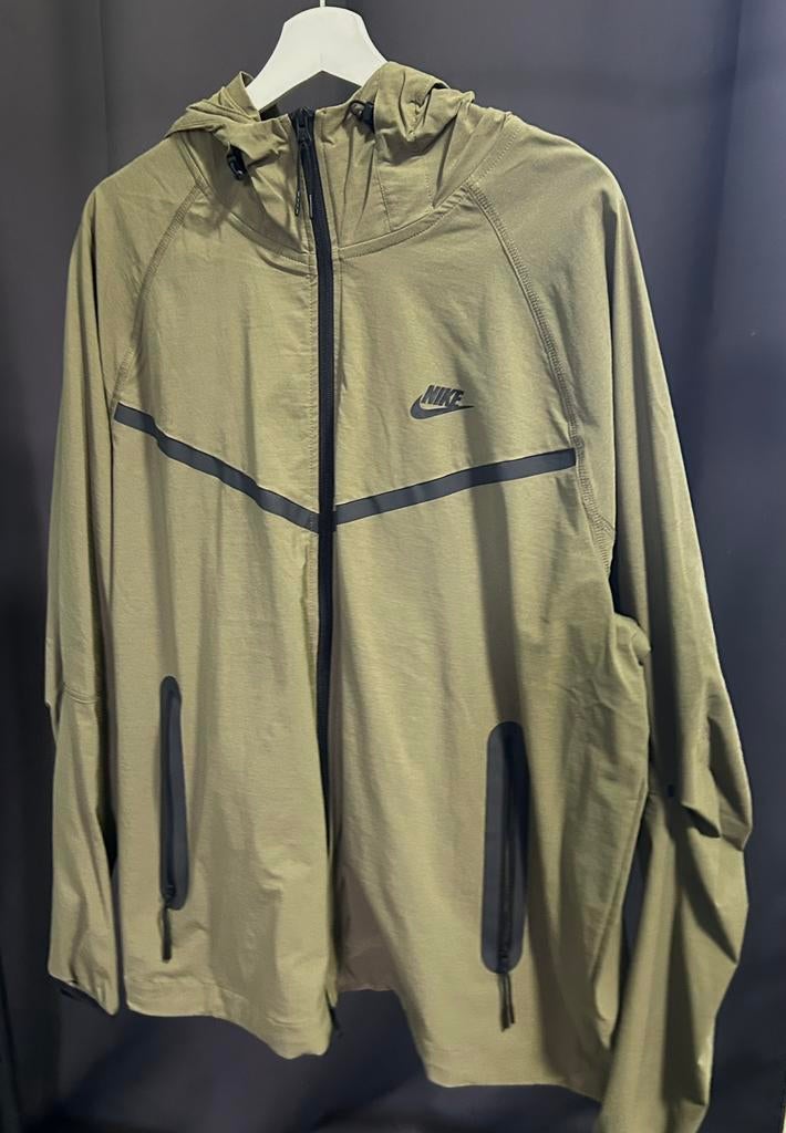Nike tracksuit/windjack set khaki — nieuwe staat, Maat 52/54 (L), Ophalen of Verzenden, Zo goed als nieuw, Groen