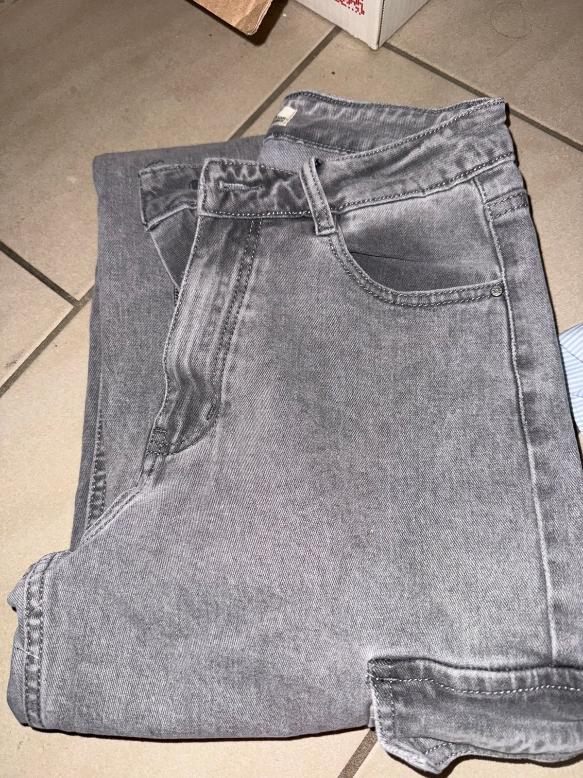 3 broeken blauw , donkerblauw en grijs, Kleding | Dames, Spijkerbroeken en Jeans, Ophalen, Zo goed als nieuw, Blauw