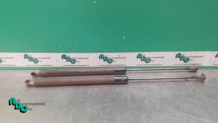 Kit amortisseur gaz hayon d'un Audi A3 (A3 03-), Autos : Pièces & Accessoires, Carrosserie & Tôlerie, Audi, Utilisé, 3 mois de garantie