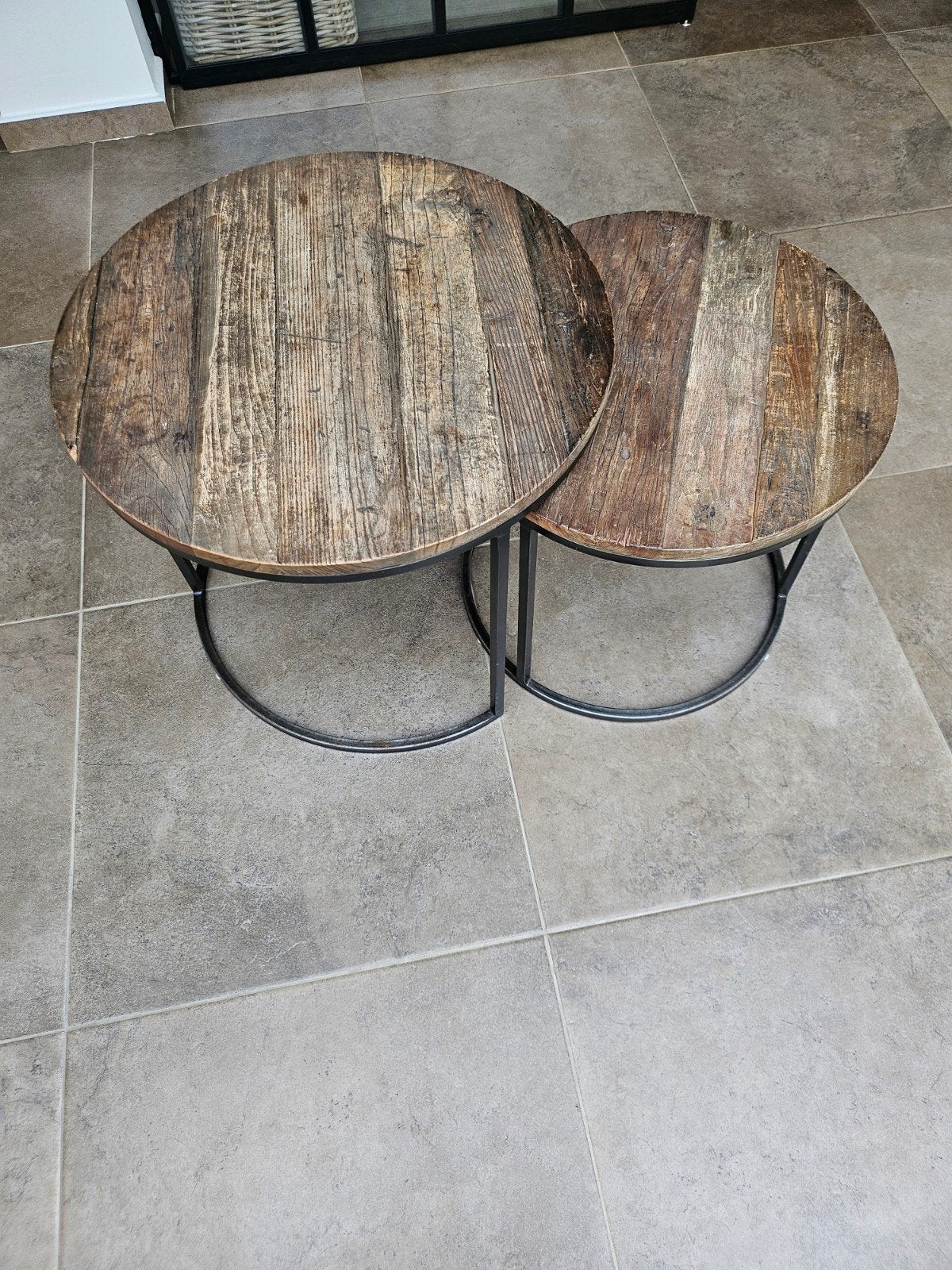 Belles tables, Enlèvement