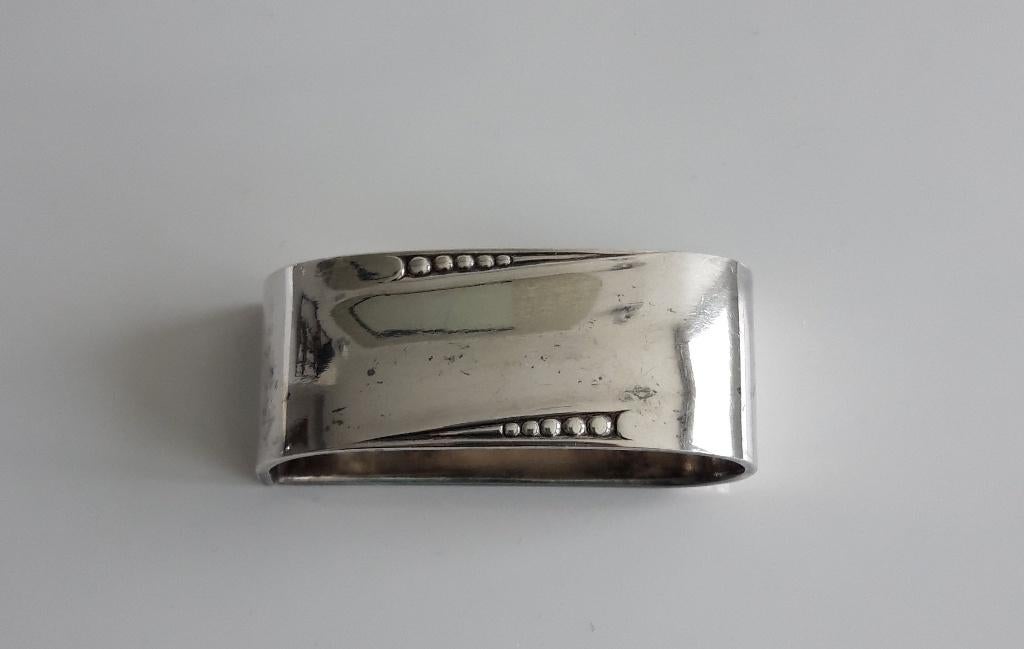 Verzilverde asymmetrische servetring, Antiek en Kunst, Ophalen