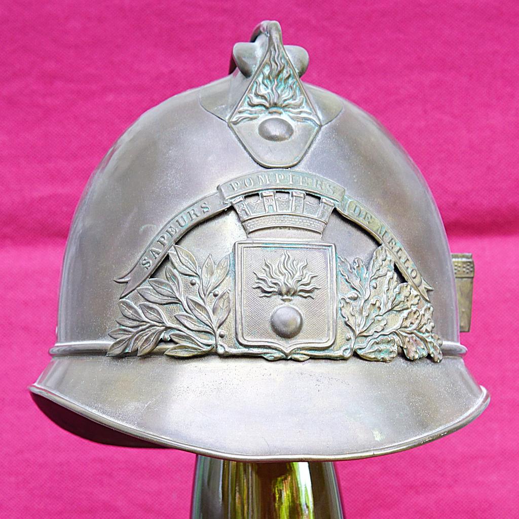 France ancien casque pompier en cuivre  Mello dans l'Oise, Collections, Enlèvement ou Envoi, Autres, Casque ou Béret