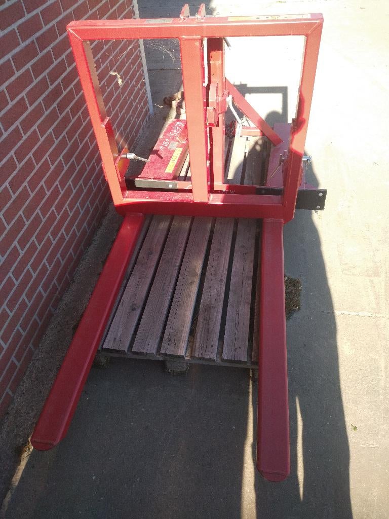 palletdrager werktuigendrager Wifo, Ophalen