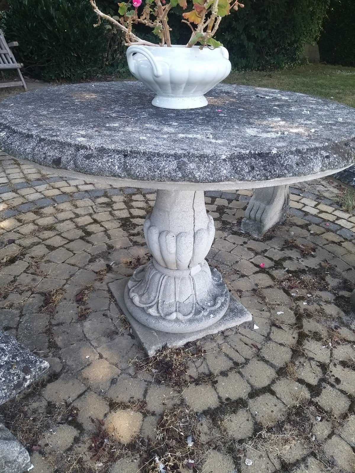 2 retro zitbanken en ronde  tafel in gegoten beton, Tuin en Terras, Ophalen, Beton
