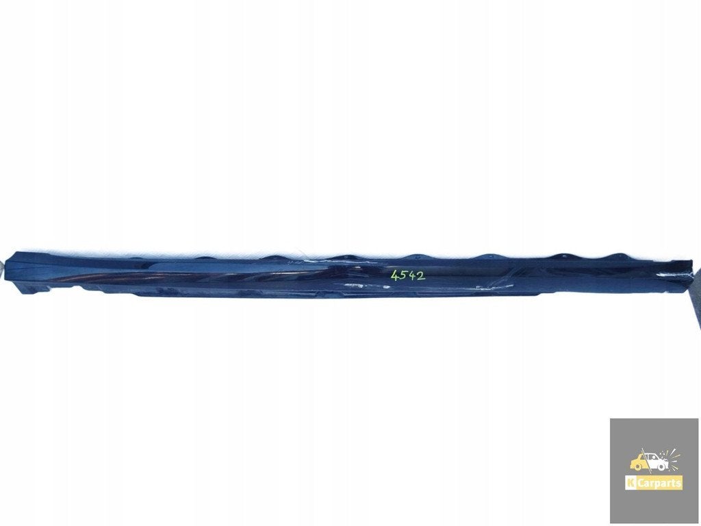 QQ1AAQ4Y, Garniture de seuil de porte gauche pour Mercedes C, Mercedes-Benz AG, Mercedes-Benz, Utilisé, Mercedesstrasse 120
70372  Stuttgart, DE