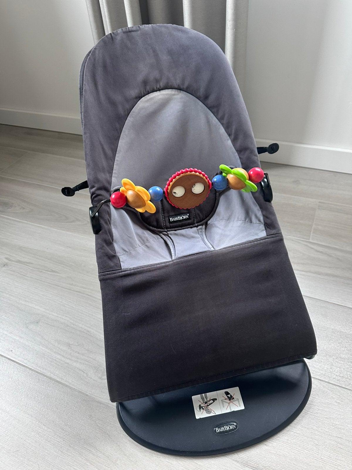 BabyBjörn Balance Soft wipstoel + originele speelgoedbeugel, Autres marques, Enlèvement, Utilisé, Avec ceinture(s)