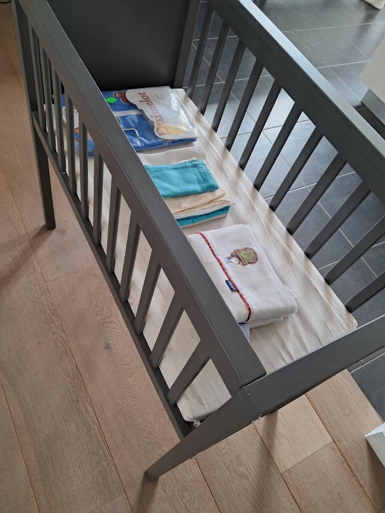 Babybedje met toebehoren, Ophalen, Zo goed als nieuw, Minder dan 140 cm, Matras