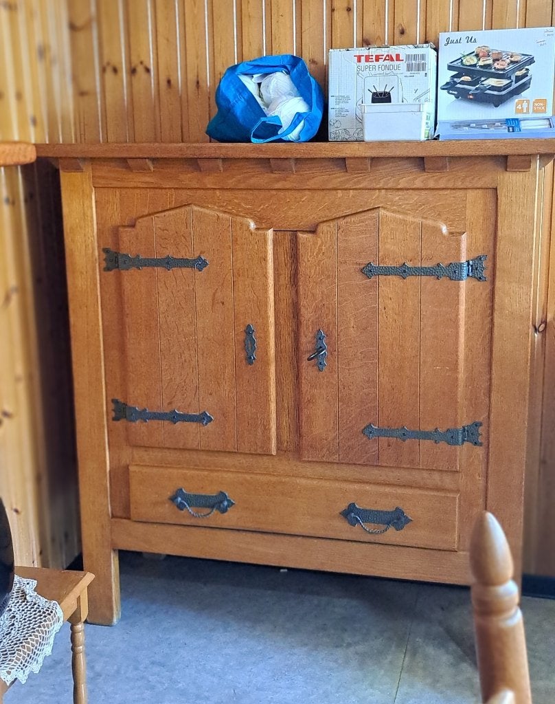 Deux buffets solides – style classique, années 80/90, Avec tiroir(s), Chêne, Enlèvement, Utilisé