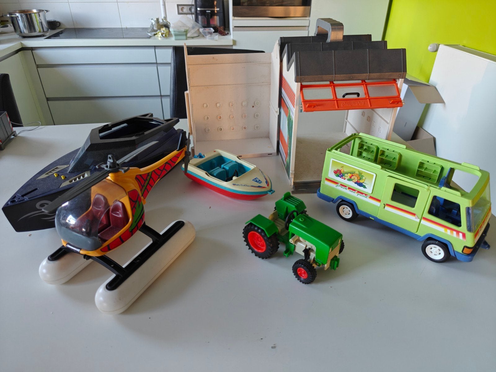 très grand terrain Playmobil, Enlèvement